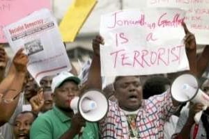 Manifestation contre la hausse du prix du Nigeria, à Lagos le 3 janvier 2012. © Akitunde Akinleye/Reuters