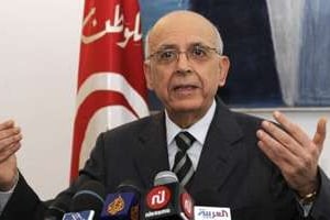 Mohamed Ghannouchi, annonçant sa démission le 27 février 2011 à Tunis. © AFP