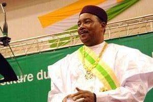 Le président nigérien Mahamadou Issoufou lors de sa cérémonie d’investiture, en avril 2011. © AFP