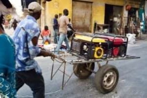 À Dakar, avec la multiplication des délestages, les ventes de groupes électrogènes ont explosé. © Y. pour J.A.