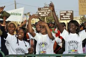 Des partisans du Mouvement du 23 juin, le 23 janvier 2012 à Guediaway (banlieue de Dakar). © Touré Behan/AFP