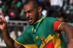 Le défenseur malien Cédric Kanté lors d’un match du premier tour de la CAN 2012. © AFP