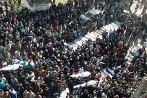 Photo par l’opposition syrienne des funérailles le 4 février 2012 des personnes tuées à Homs. © AFP