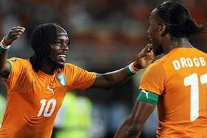 Les Ivoiriens Didier Drogba et Gervinho figurent dans l’équipe type de la CAN 2012. © AFP