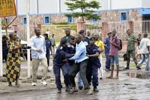 Arrestation d’un manifestant chrétien, jeudi 16 février à Kinshasa. © AFP