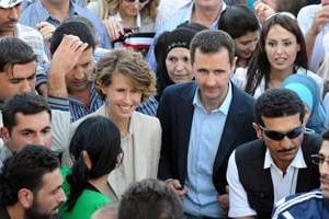 Bachar Al-Assad et sa femme Asma à Damas, le 30 juin 2011. © AFP