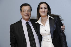 Adnan Houdrouge avec sa fille et conseillère, Johanna. © Vincent Fournier/J.A.