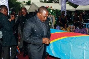 Le président Joseph Kabila rend dernier hommage à Augustin Katumba, Kinshasa, 13 février. © B.B.