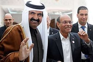 Le sheikh Hamad bin Khalifa Al Thani, émir du Qatar, et le président tunisien Moncef Marzouki. © AFP