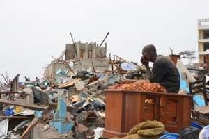 Les explosions ont détruit des centaines de maisons à l’est de la ville. © AFP