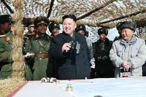 Kim Jong-Un avec l’état-major de la IVe armée (date non précisée). © KCNA KCNA/Reuters
