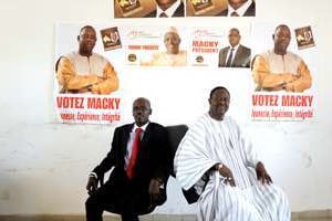 Seydou Guèye (à g.) et Mbaye Ndiaye, entres autres, composent la garde rapprochées de Sall. © Émilie Régnier pour J.A.
