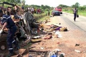 La collision des deux cars a fait au moins 40 morts. © Fatai/AFP