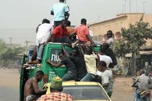 Un rassemblement pro-junte a empêché la délégation de la Cedeao d’attérir à Bamako. © AFP