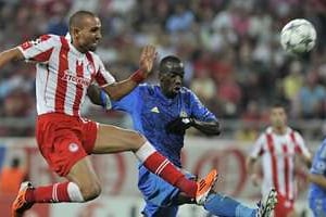Rafik Djebbour (à g.), attaquant de l’Olympiakos. © AFP