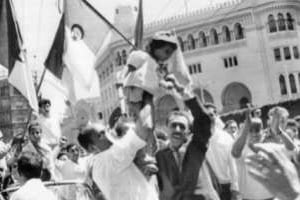 Manifestation de joie en Algérie, le 3 juillet 1962, après la déclaration d’indépendance. © AFP