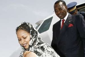 Omniprésente aux côtés de son mari, Hinda Déby Itno est de tous les rendez-vous officiels. © Issouf Sanogo/AFP