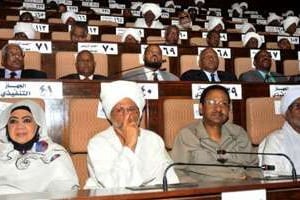 Des députés soudanais rassemblés au Parlement à Khartoum, le 16 avril 2012. © Ebrahim Hamid/AFP