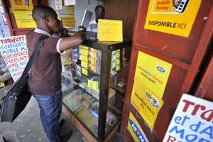 MTN et Orange revendiquent chacun un million d’abonnés au mobile banking en Côte d’Ivoire © Olivier/J.A.