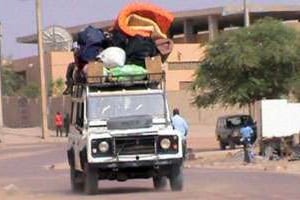 Vidéo d’une voiture transportant des habitants fuyant Tombouctou le 3 avril 2012. © AFP