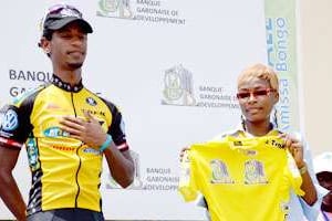 L’Érythréen Merom Russom, maillot jaune lors de la deuxième étape de la course gabonaise. © Patrick Fort/ AFP