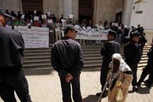 Manifestation du service public le 29 avril à Alger. © Reuters
