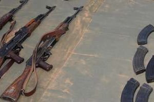 Quatre pistolets mitrailleurs ont notamment été saisis par la police marocaine. © AFP
