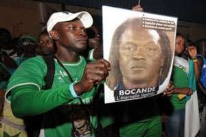 Les Sénégalais se sont réunis nombreux mardi 15 mai pour rendre hommage à Bocandé. © AFP