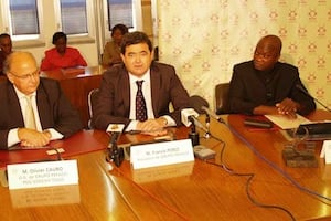 Les dirigeants du holding Pefaco et le vice président de la BOAD se sont réunis à Lomé pour finaliser l’accord de prêt de 5 milliards F CFA. © BOAD