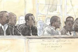 Croquis d’audience du 22 mai 2012 des six Somaliens accusés de la prise d’otage du Ponant. © AFP