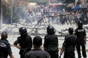 Affrontements entre policiers et manifestants à Tunis, le 12 juin 2012. © AFP