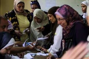 Des Egyptiennes votent au Caire, le 16 juin 2012. © AFP