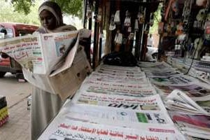 Un kiosque à journaux, à Khartoum. © AFP