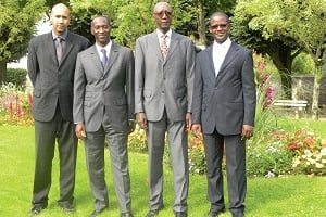 Le groupe Sunu a récemment réorganisé sa direction : de gauche à droite, Karim Dione, le fils de Pathé Dione, Mohamed Bah, Pathé Dione et Joël Amoussou. © Groupe Sunu