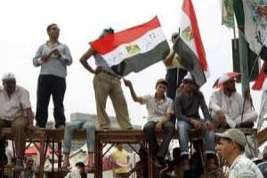 Des partisans du candidat des Frères musulmans Mohamed Morsi manifestent place Tahrir, au Caire. © AFP