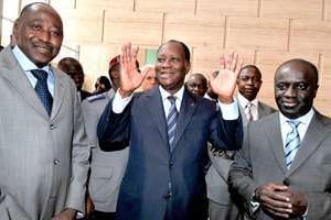 Amadou Gon Coulibaly (à g.) avec Alassane Ouattara et Marcel Amon Tanoh (à dr.), le 28 avril. © Issouf Sanogo/AFP