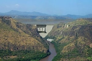 Le barrage Gilgel Gibe III, en Éthiopie, d’une puissance de 1870 MW, permettra notamment de fournir une électricité moins polluante à l’ensemble de la région. © salini.it