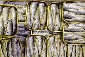Des boîtes de sardines. © AFP