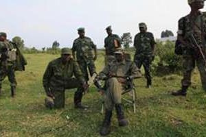 Le colonel Sultani Makenga (au milieu), le leader du M23. © REUTERS