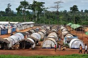 Un camp de réfugiés guérés à Duékoué, en Côte d’Ivoire. © AFP