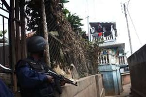 Des soldats près de l’aéroport d’Antananarivo, le 22 juillet 2012. © AFP