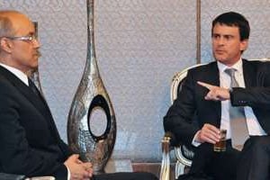 Manuel Valls (d) et le gouverneur de Rabat, Hassan Amrani, le 25 juillet 2012. © AFP