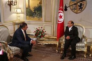 Leon Panetta (g) et le président tunisien Moncef Marzouki, à Tunis le 30 juillet 2012. © AFP
