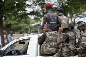 Des soldats ivoiriens en patrouille à Abidjan. © AFP