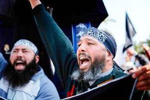 Rassemblement islamiste devant le Parlement, à Tunis, le 16 mars. © Sipa