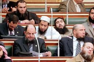 Députés du parti salafiste Al-Nour, lors de la première session de l’Assemblée, le 23 janvier. © AFP