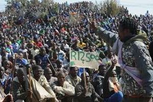 Les mineurs de Marikana ont bravé l’ultimatum lancé par Lonmin. © AFP