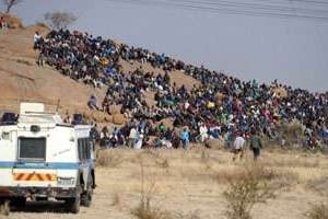 La grève continue à la mine de Marikana, en Afrique du Sud. © AFP