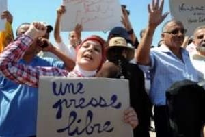 Des journalistes tunisiens manifestent le 22 août 2012 à Tunis pour « une presse libre ». © Fethi Belaid/AFP