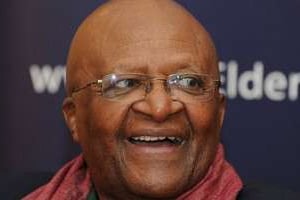 Le prix Nobel de la paix, l’archevêque, Desmond Tutu à New Delhi le 9 février. © AFP